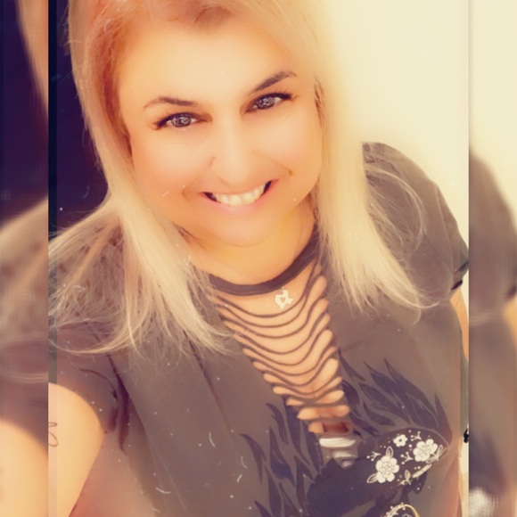 Meet your Posher, Beth - Picture 4 of 6